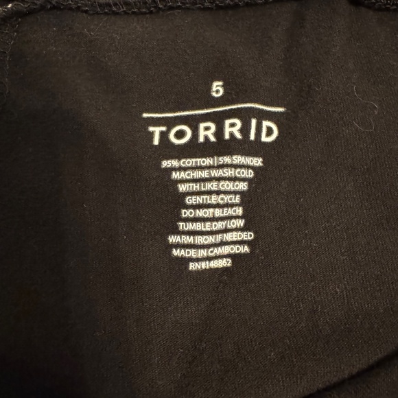Torrid Skull Santa Joggers/Leggings — Black 🎃➡️🎄 - Picture 4 of 4